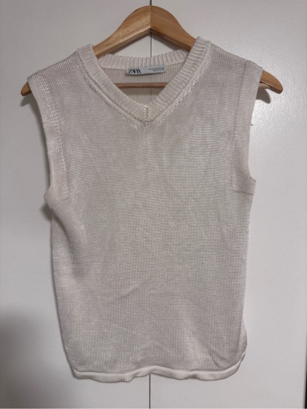 Zara white Knit V-Neck Sleeveless Top